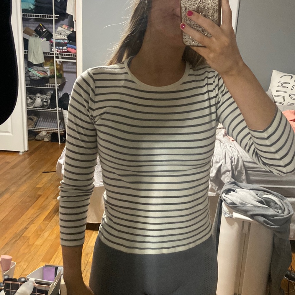 Ann Taylor Gray & White Horizontal Striped Long Sleeve in size Small